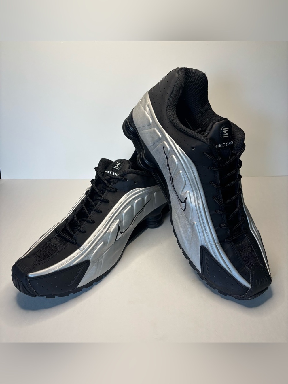 Nike Shox R4 Men’s Black and Silver Running Shoes